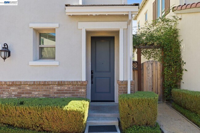 Building Photo - 33 Roccolino Ln