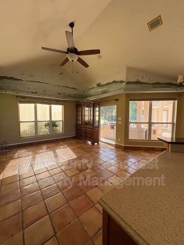 Building Photo - 2600 Lucerne Dr