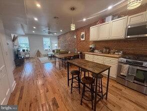 Building Photo - 2005 N Mascher St