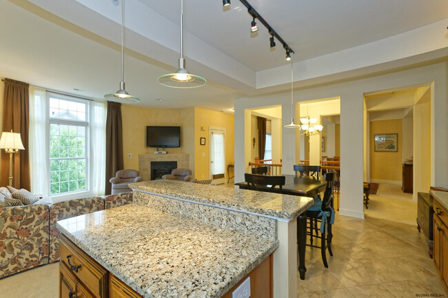 Building Photo - 108 Valley Pointe Dr