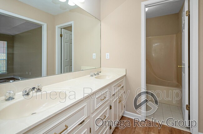 Building Photo - 536 Deer Path