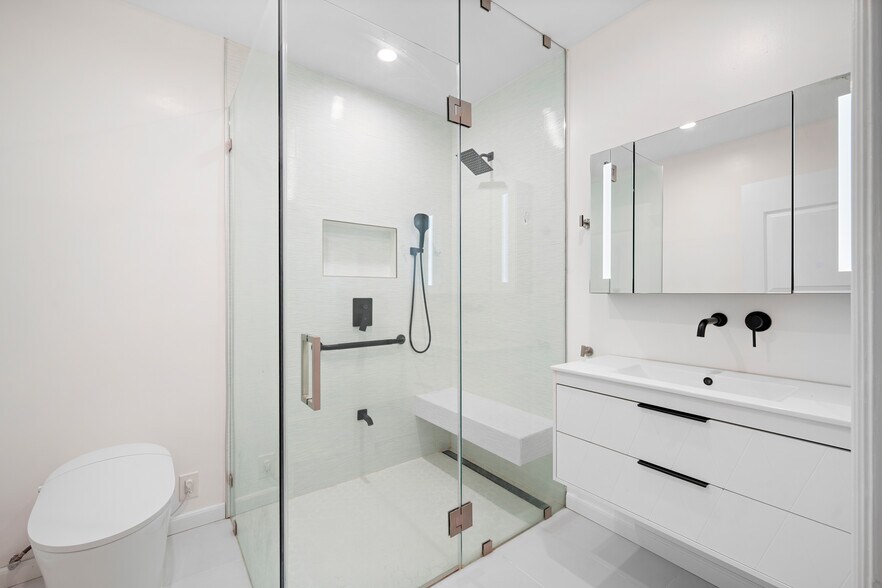 Building Photo - 13700 Branford St