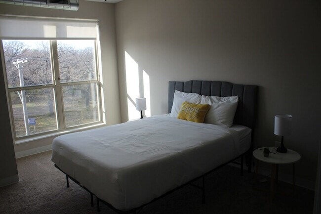 Building Photo - 4415 Lincoln Way