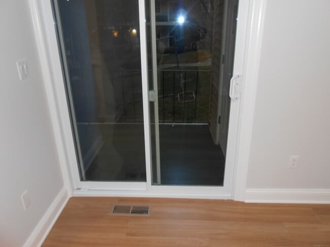 Building Photo - 50 Greenhouse Rd