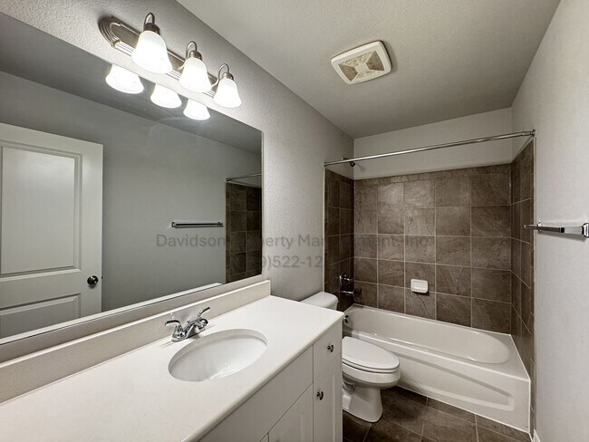 Building Photo - 6227 Lenexa Grv