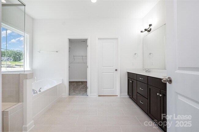 Building Photo - 2567 Cornelius Pl NW