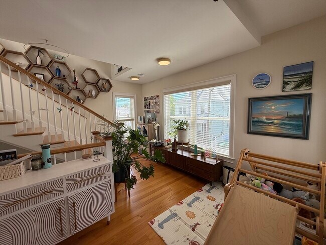 Building Photo - 24 Shapley Ave