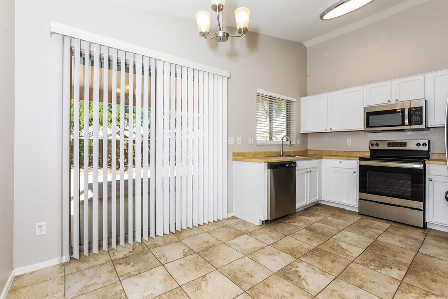 Building Photo - 1682 W Prospector Way