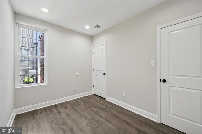 Building Photo - 2835 W Montgomery Ave