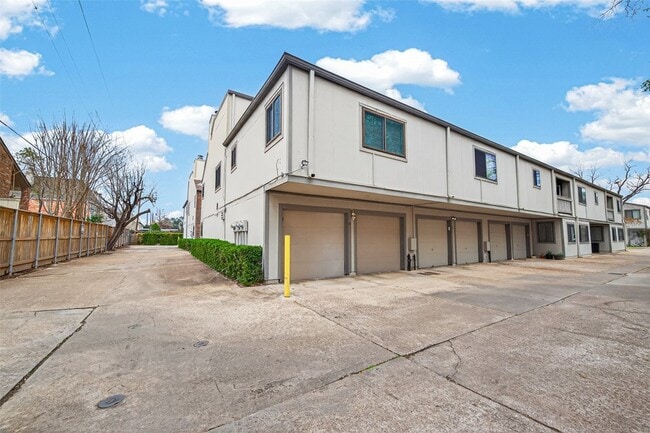 Building Photo - 1114 Augusta Dr
