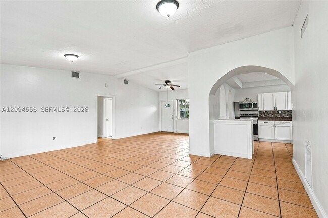 Building Photo - 571 NE 172nd St