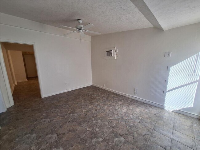 Building Photo - 21528 Kenyon Ave