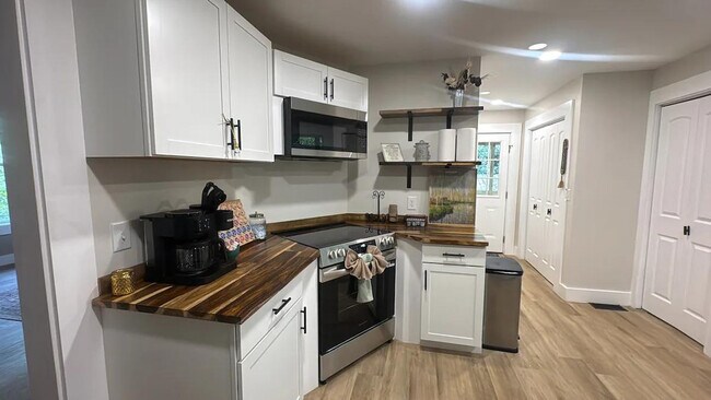 Building Photo - 203 Brockman Ave