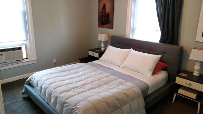 Bed 1 - 444 N Tioga St