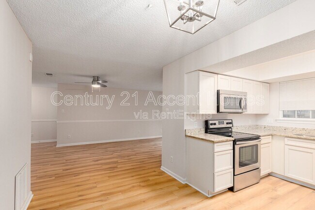 Building Photo - 12113 Greenway Ct