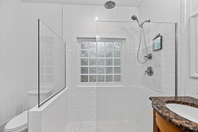 Building Photo - *Charming Farmhouse Style Retreat in Youngsville*