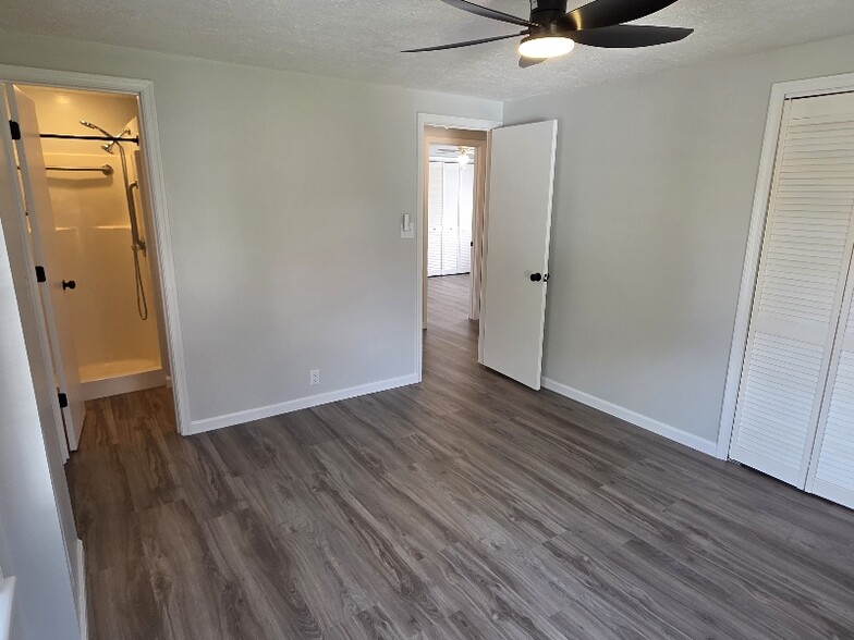 Building Photo - 57 Benchmark Dr