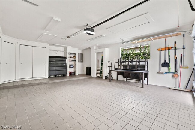 Building Photo - 3737 Crayton Rd