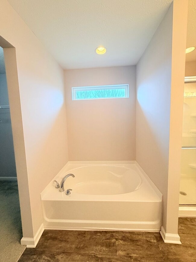 Building Photo - 1618 Woodside Cir