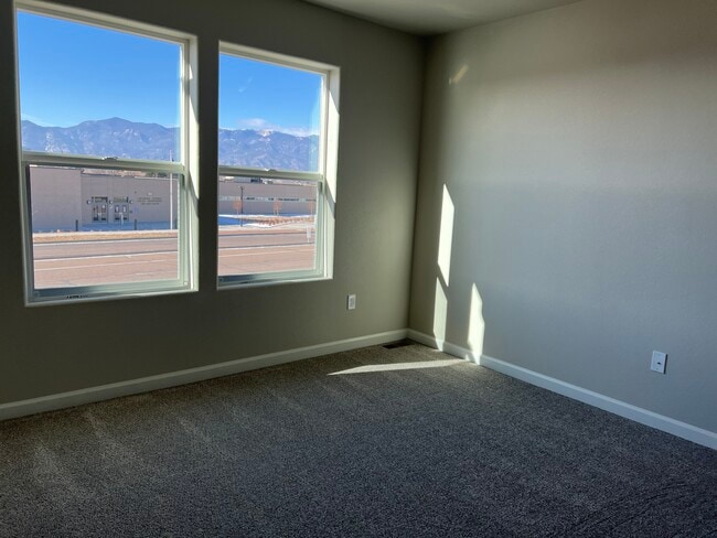 Building Photo - 1044 Petra Heights