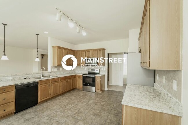 Building Photo - 5 Bedroom Pet-Friendly Home in Charlotte, NC with Main Street Renewal