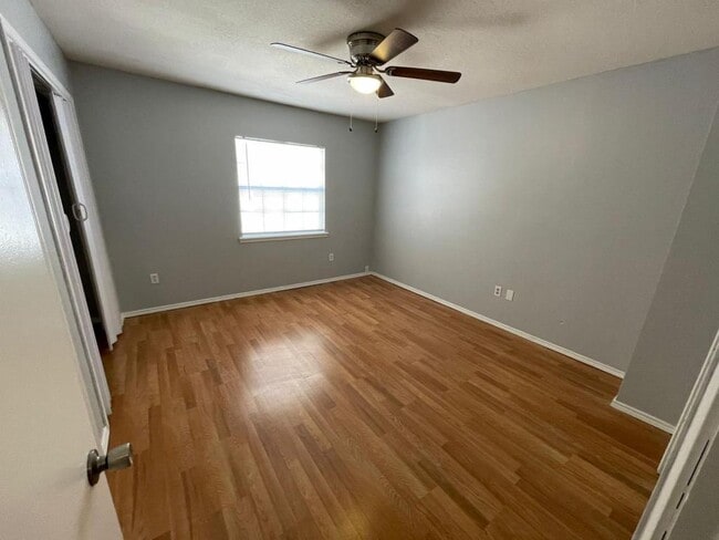 Building Photo - 3505 N 23rd Ln, unit 210