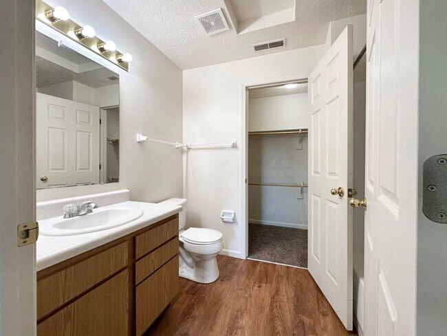 Building Photo - Minutes from Adrian College************** Massive 2 Bedroom 2 Bath*****************Rent $1,150/month