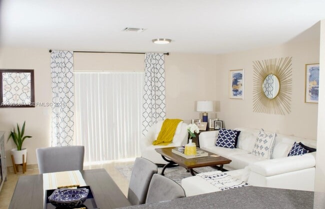 Building Photo - 5954 Royal Way