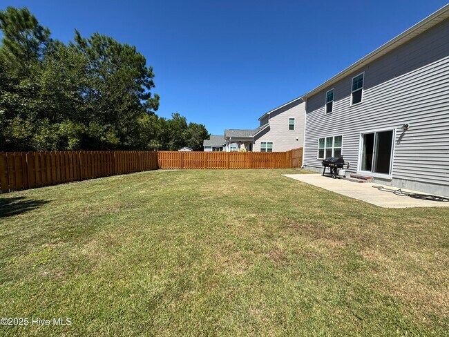 Building Photo - 425 Pebble Shore Dr