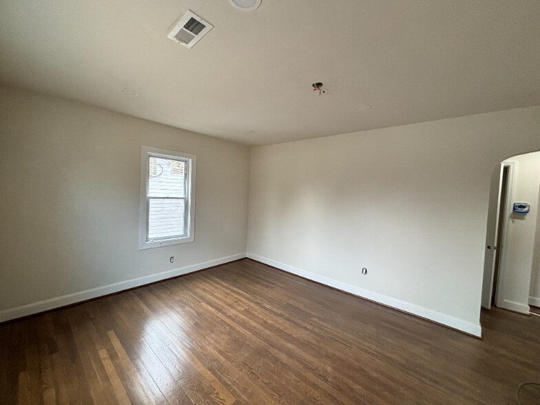 Building Photo - 1168 Lockland Ave