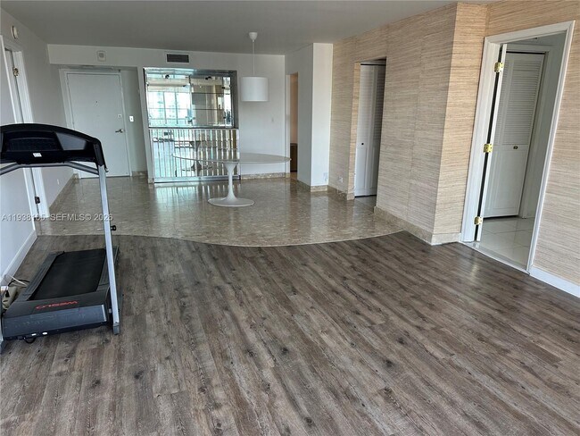 Building Photo - 6039 Collins Ave