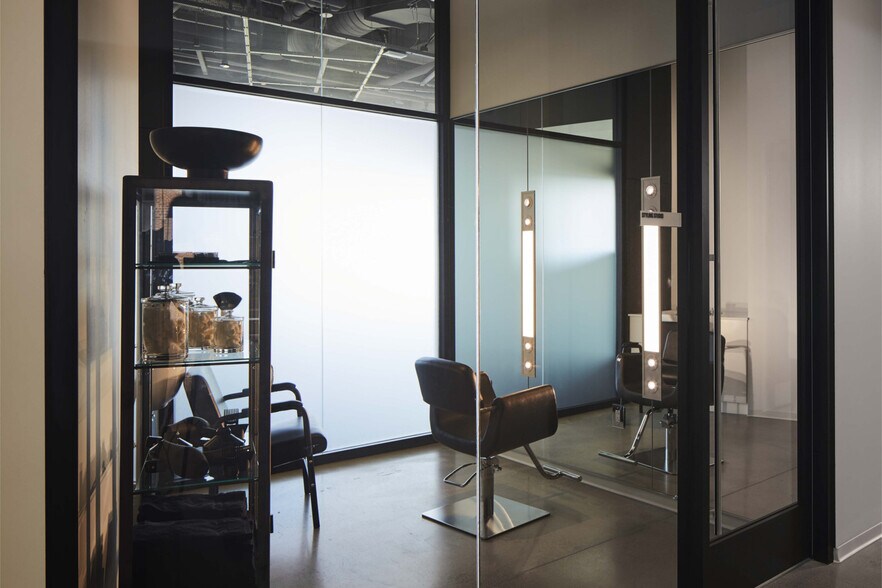 Building Photo - 611 S Wells St