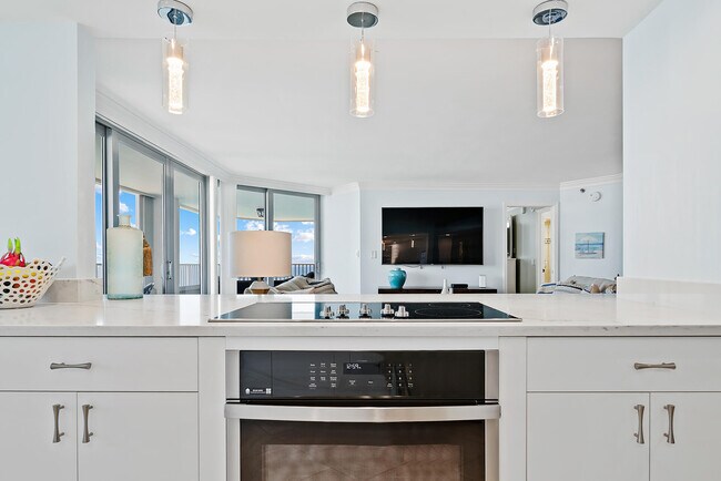 Building Photo - 5200 N Ocean Dr