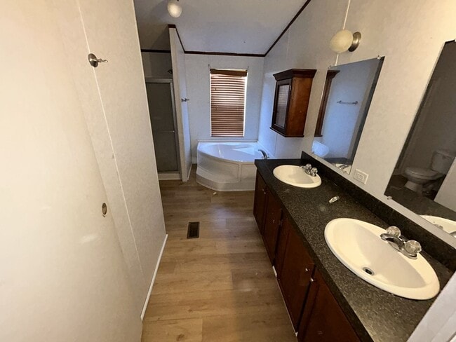 Building Photo - 6100 E Rancier Ave