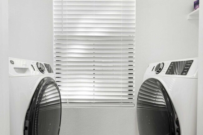 Building Photo - 875 W Pecos Rd