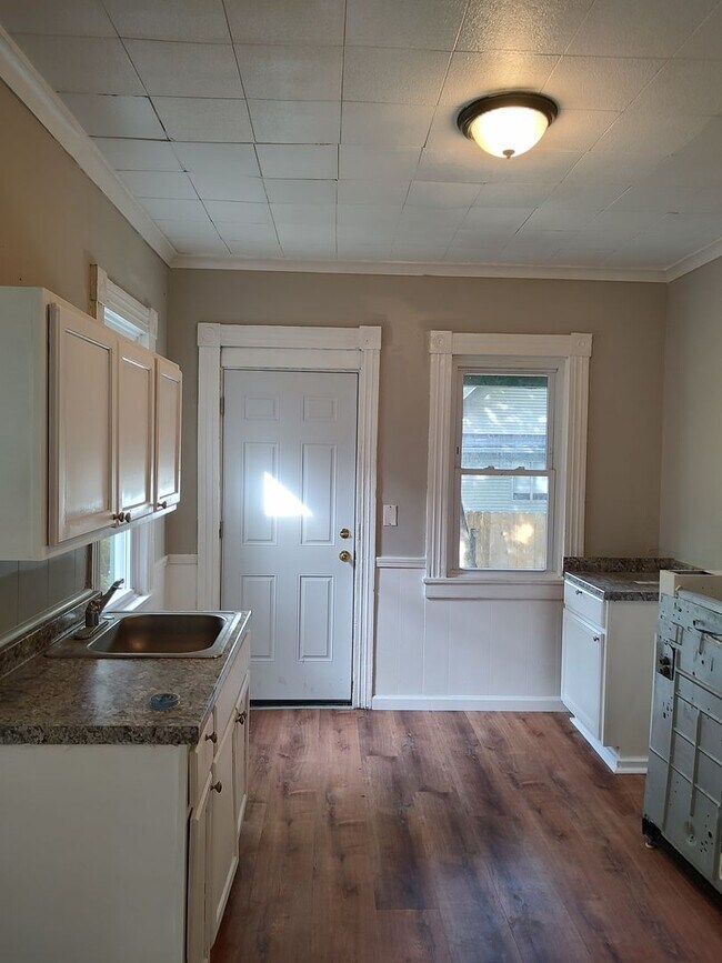 Building Photo - Newly renovated 4 bedroom duplex