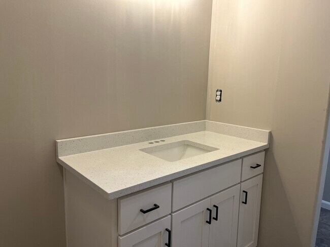 Building Photo - 1319 Sioux Turn