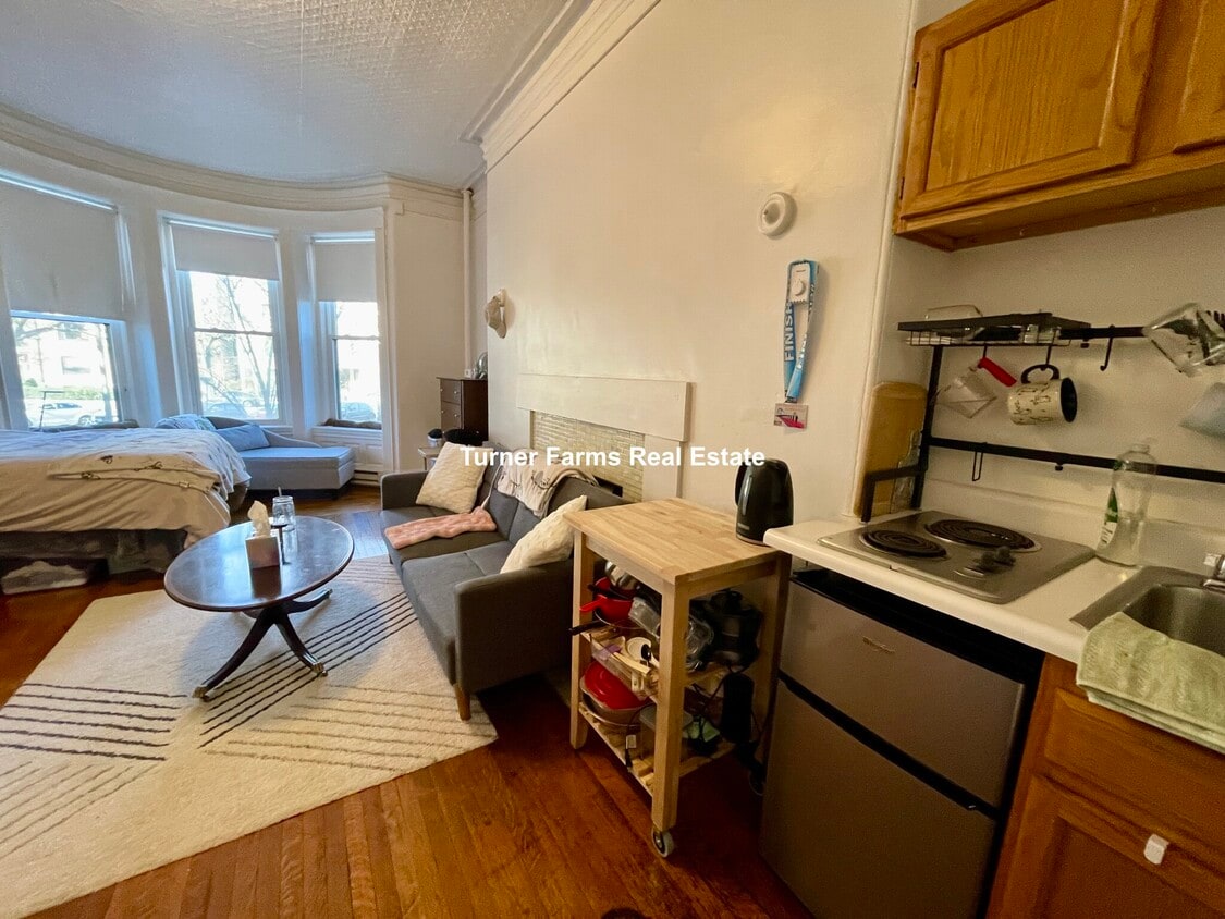 Building Photo - 1067 Beacon St