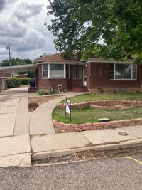 Building Photo - 2 bed, 1 bath Basement Apartment in Vintag...