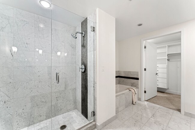 Building Photo - Gorgeous 2 bed, 3 bath Condo w/ 2 Car Gara...