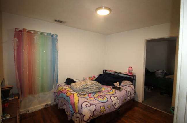 Building Photo - 1631 Longfield Ave