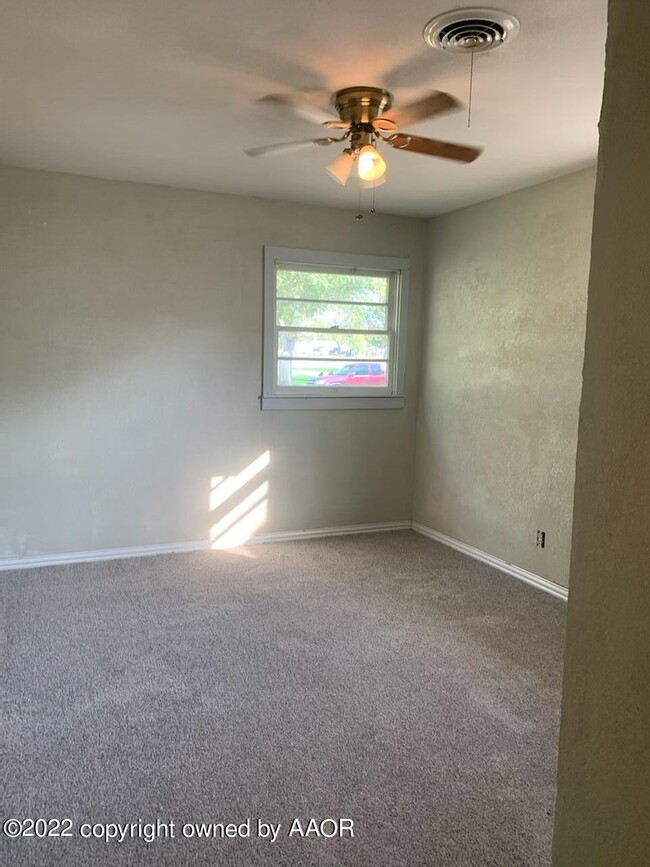 Building Photo - 3414 Meadow Dr
