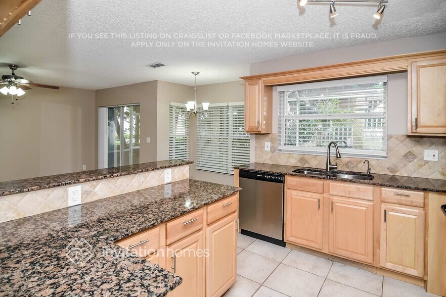 Building Photo - 450 SW 182nd Way