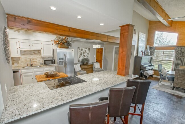 Building Photo - Well maintained 4 Bed home near Woman's Hospital