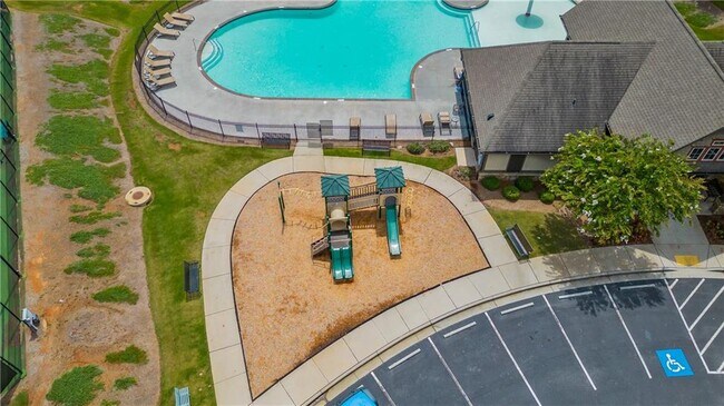 Building Photo - 4940 Breezewood Cir