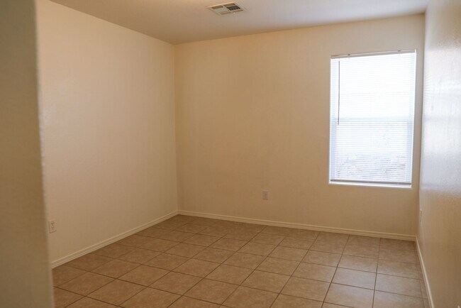 Building Photo - Nice and Spacious 4 Bedroom home Off Hwy 70 & Mesa Grande