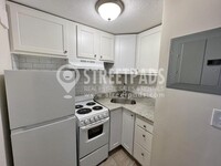 Building Photo - bedroom in Boston MA 02135