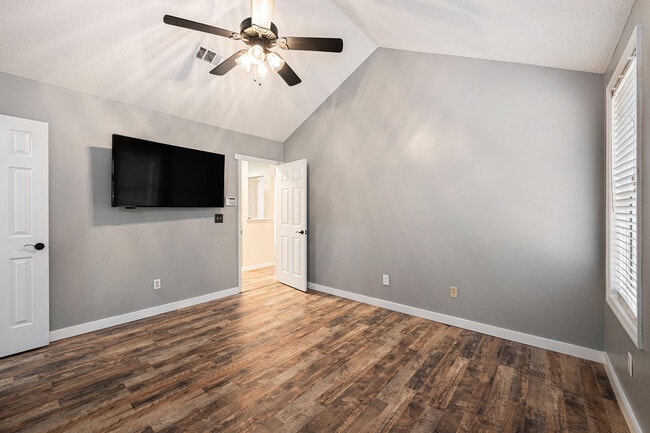 Building Photo - 1167 Landsdowne Dr