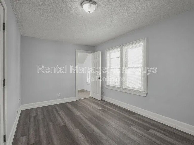 Building Photo - 1912 N 15th Ave