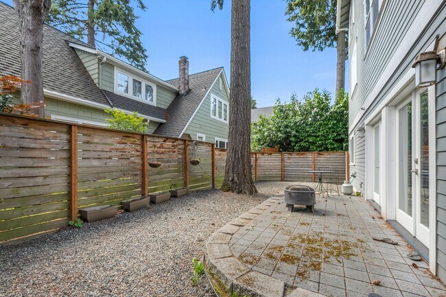 Building Photo - 5Bd/3.25Ba Seattle House